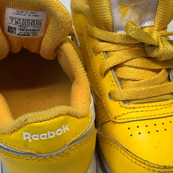 Toddler yellow Reebok sneaker sz7 - Picture 5 of 6